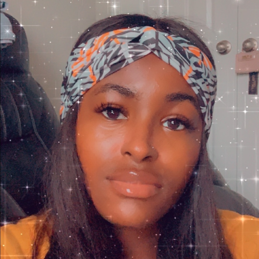 Meet your Posher, Monique